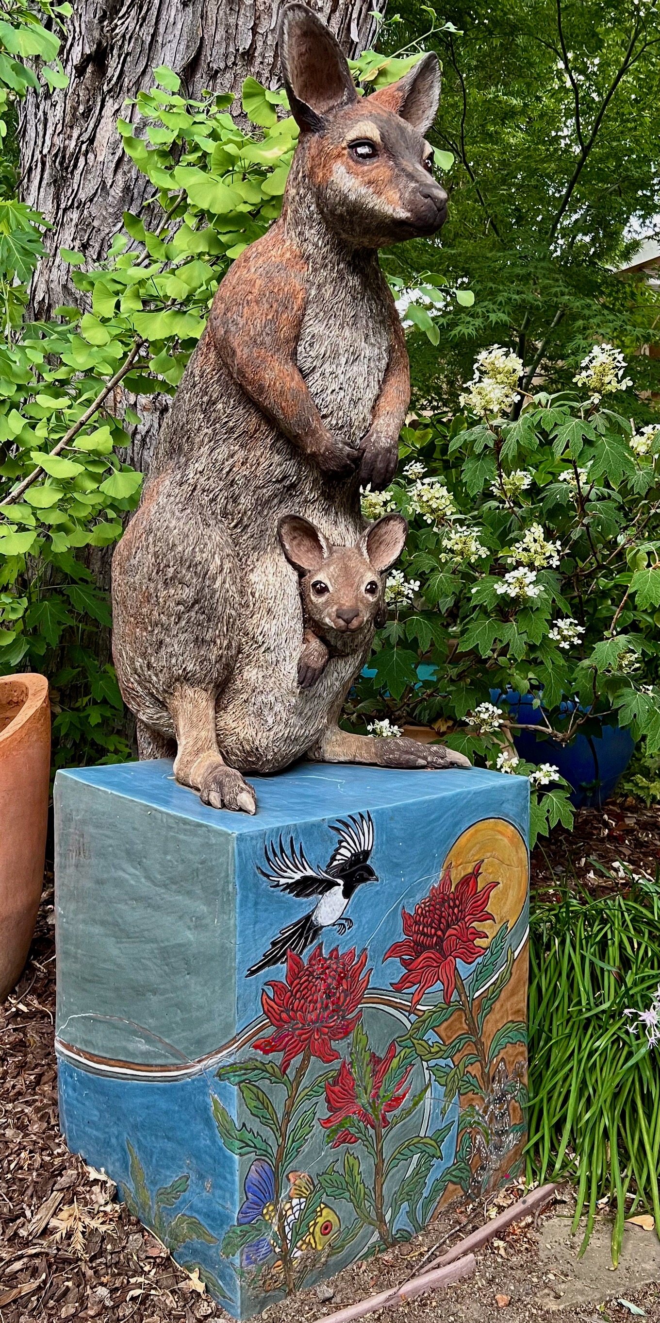 Scupture of Wallaby and Joey on Pedestal